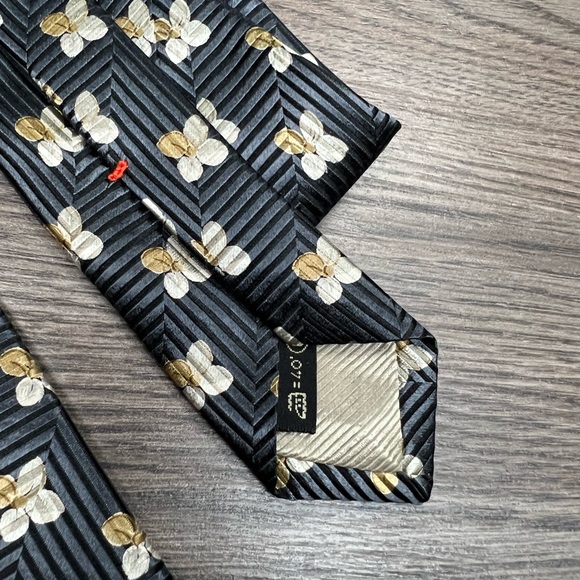 Ermenegildo Zegna Grey with Gold and White Flower Pattern Silk Tie - Picture 4 of 5
